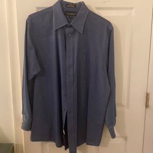 Men’s casual dress shirt. Oxford style. Wrinkle resistant. Size 17 34/35